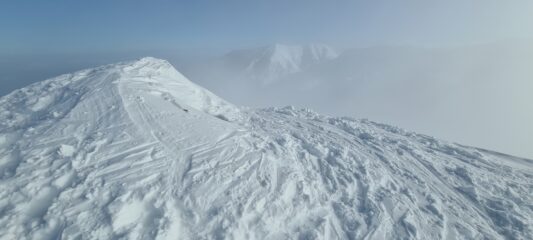 l'ampia vetta della Cima Ventosa