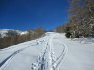 Sul costone con traccia autostradale
