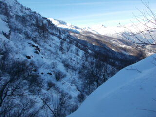 in traverso nella parte alta puntando alla Piana della Pessa..
