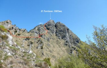 Il ripidissimo tratto che sale verso il Torrione.