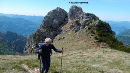 Verso Cima di Fiorina con Il Torrione ormai alle nostre spalle.