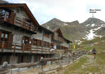 Arriviamo al Rif.Sogno di Berdzè, prima di salire al Lago Ponton è meglio farci una birra.