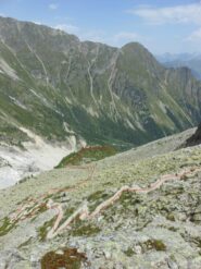 In rosso la traccia che scende verso la morena.