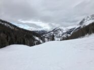 La parte bassa del vallone dal punto in cui ci siamo fermati. Contro il cielo, la cima del Bosco sopra Thures (foto F. Maso).