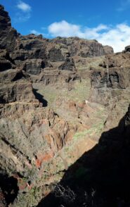 Si può notare sulla parete a destra il taglio del canale