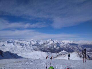 Vista dalla cima sulla cresta di salita