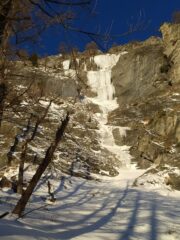 Alla base della cascata, sole!