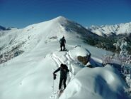 Un rilievo intermedio lungo la dorsale.