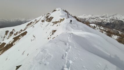 salendo lungo la cresta