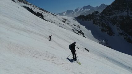 la dietro il  Passo Barra della Vagliotta (2420m)