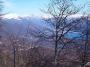 Dai pressi dell'ultimo casolare unao scorcio sul Lago d'Orta.