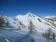 Punta Farenga (m.2209) dai pendii superiori di Cima Ventosa (m.2136).