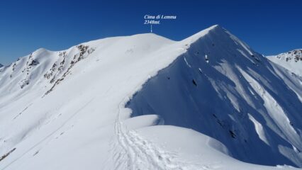 Percorriamo l'estetico filo di cresta.