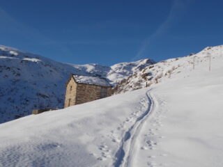 bella traccia che invoglia a continuare..