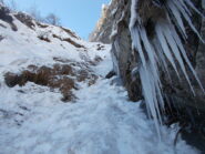l'alquanto stretta goulottina centrale a 60°..
