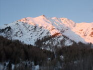 al centro il canale sud est alla punta della croce..salendo al Civrari all'alba..