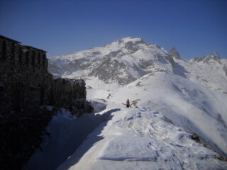 forte a sx Salauta al centro e rocca dell'Abisso in alto