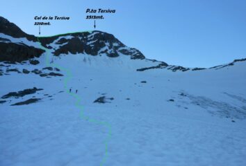La traccia di salita vista dal Ghiacciaio di Tessonet.