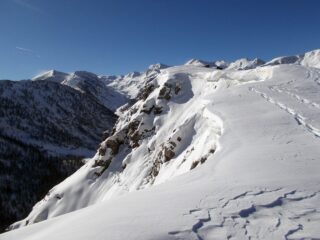 rilevanti cornici sul versante est 