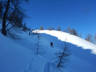 Nella valletta del versante nord verso la cima
