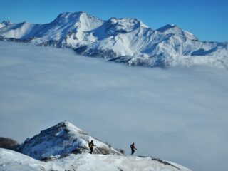 Il breve tratto a piedi sotto la cima
