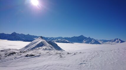La cresta per arrivare in vetta, quasi priva di neve.