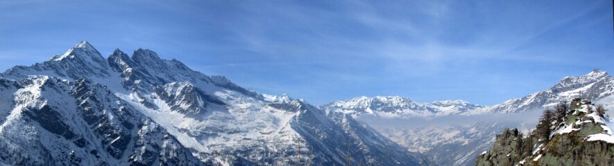 Panorama dalle Levanne a punta Fourà. All'estrema dx si veda la croce della Prouset. 