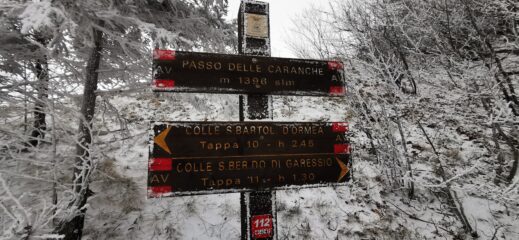 crocevia di sentieri al Passo delle Caranche