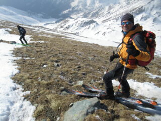 un breve tratto della cresta (esposto a sud-ovest) ci obbliga a qualche cautela in discesa...