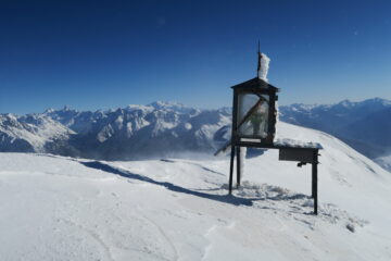 l'altarino rimesso a nuovo