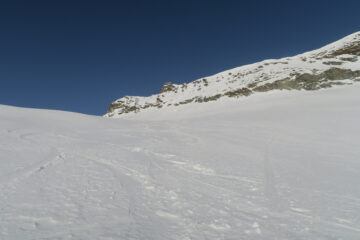 ripida traccia che porta sotto il canalino