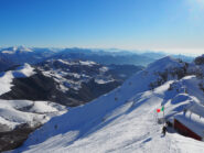 Rifugio Azzoni e panorama sulle Orobie dalla vetta del Resegone