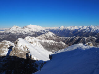 Panorama verso le Grigne dalla vetta del Monte Resegone.