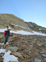 Base della parete quasi asciutta eccetto una lingua che la collega a sx faccia a monte