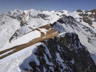 Dorsale verso Cima Beccher, in fondo. Da sx: Rosa dei Banchi e Cima delle Fontane.