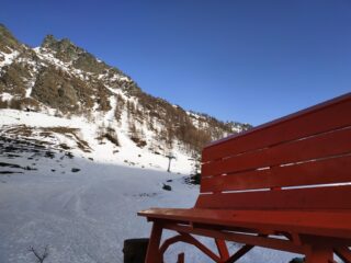 Dalla panchina gigante intorno a quota 1800 m. E adesso fatemi anche una bella ferrata sulle rocce laggiù... :) 