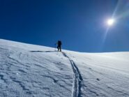 Battendo la traccia verso la cima