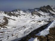 Vallone della Reale, a nord del Rospo con parecchi skialp in discesa dalla Beccher. 