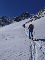 L'itinerari si svolge a destra, senso di marcia