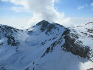 Bric Conoia con a sx il canale salito.