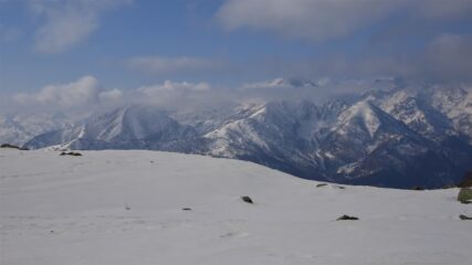 Uno sguardo di fronte salendo