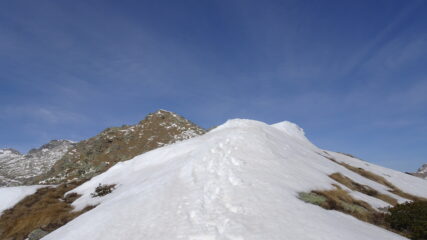 uno sguardo indietro percorrendo la cresta