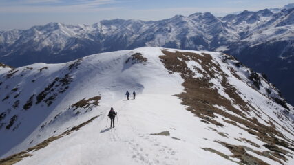 In cammino  verso la sella d'Oregge e il Monte Arzola