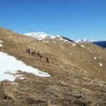 traverso scivoloso su erba secca