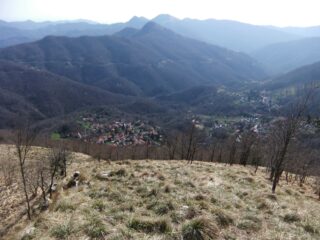 Ripida discesa fuori sentiero verso Moranego 