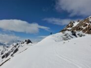 Laggiù a sx. la casermetta del Passo Peroni