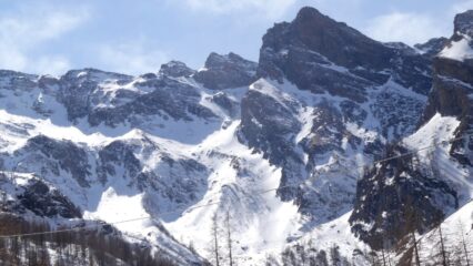 il percorso di discesa fotografato di fronte (foto del 13/3/2021)