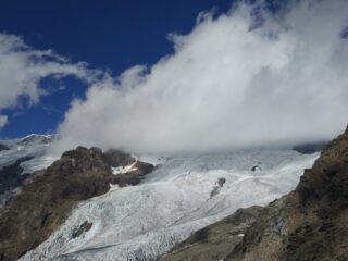 Nubi si addensano sul ghiacciaio