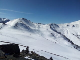 Da sinistra la cima, il col Saurel e il col Gimont visti da Costa la Luna.