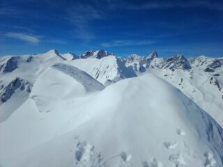 Arrivo sulla piccola vetta intonsa...